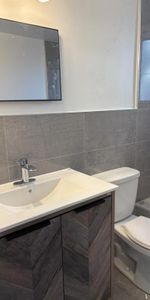 51/2 dispo 1 Oct 2025 a Boisbriand plusieurs services inclus internet Stationnement Déneigé Thermopompe Climatisation Locker - Photo 3