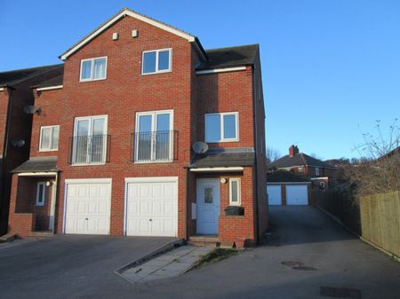 3 bed Terraced - To Let - Photo 3