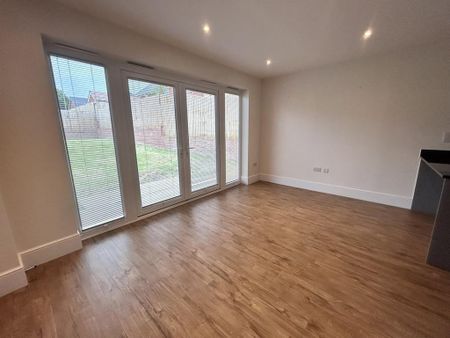 3 bedroom detached house to rent - Photo 2