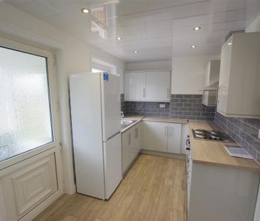 2 bedroom end of terrace house to rent - Photo 5