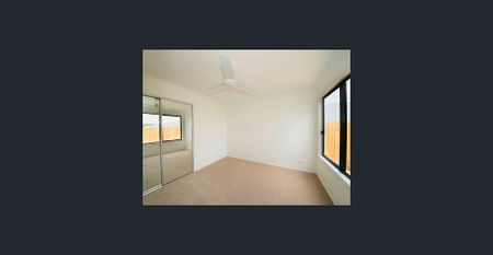 Lovely 3 bedroom duplex in Pimpama Place - Photo 2