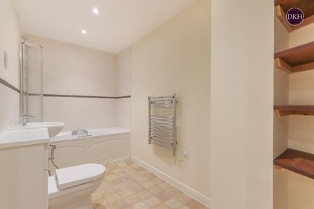 Lockhart Road, Watford, Hertfordshire, WD17 - Photo 2