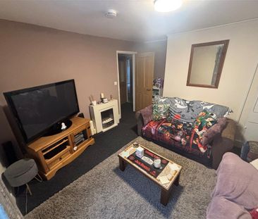 Station Street - Photo 2