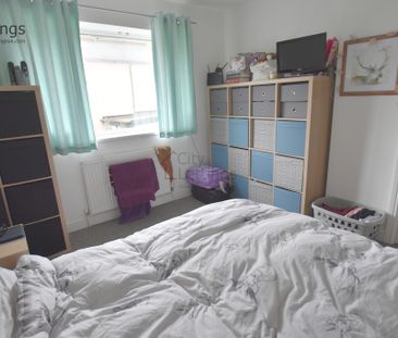 3 Bedroom Semi-Detached House - Photo 1