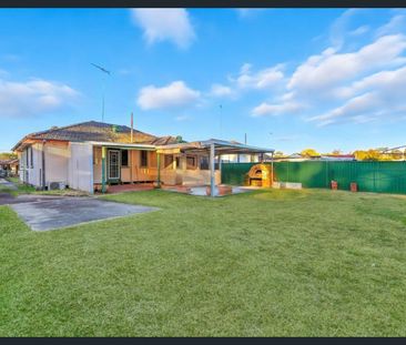 Charming 3-Bedroom Home in the Heart of Hobartville! - Photo 1