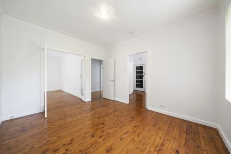 37 Galston Road, - Photo 2