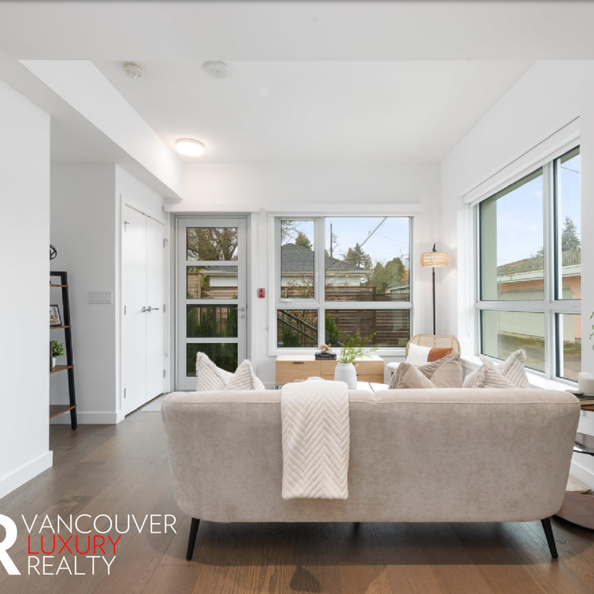 Townhouse in Vancouver West Side, BC - Photo 1