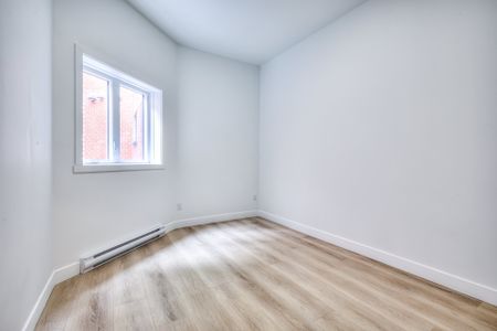 211 Av. du Mont-Royal O. #102 - Photo 3