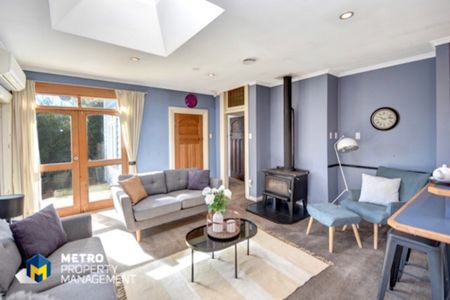 Family Home - Photo 4