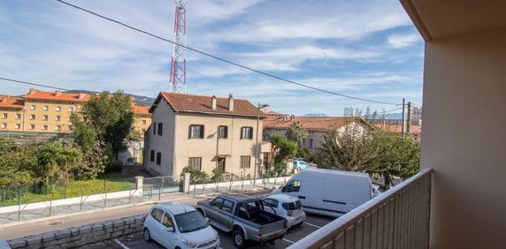 Location Appartement 1 pièce 43m² - Photo 2