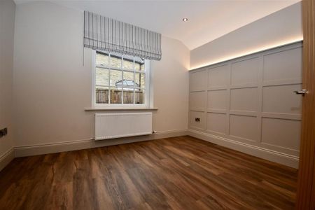 3 bedroom semi-detached house to rent - Photo 5