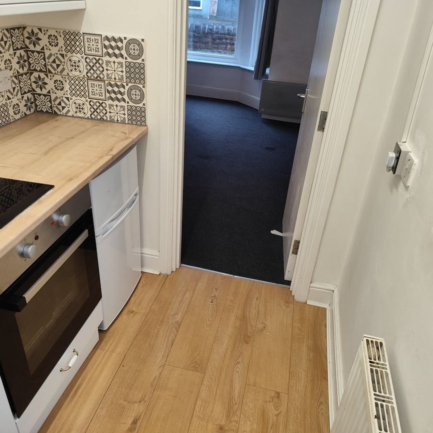 1 Bed Flat, Woodborough Road, NG3 - Photo 1