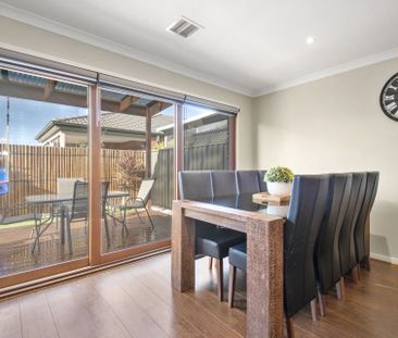 Exceptional Street Frontage Townhouse! - Photo 4