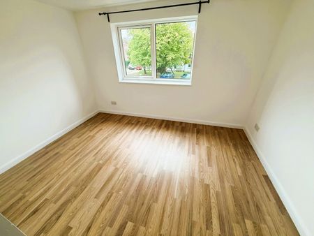 1 Bed Flat, Poplar Grove, N11 - Photo 2