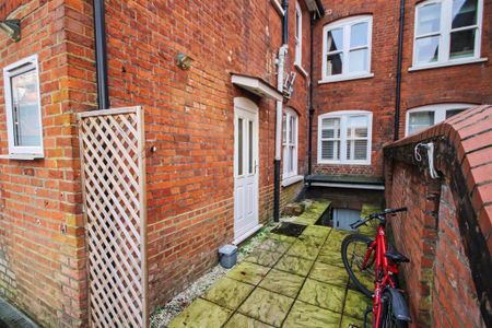 2 bedroom flat to rent - Photo 5