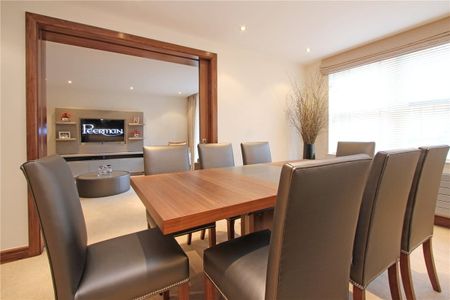 A stylish well thought out two bedroom apartment (c.1175 sq ft) on the first floor of a sought after block moments from Hyde Park. Minimum Term 12 months EPC rating C | Council Tax Band H - Photo 4