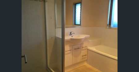 Comfortable 3 Bedroom Lowest Brick Unit - Photo 4