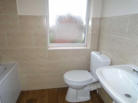 3 bedroom terraced house to rent - Photo 2