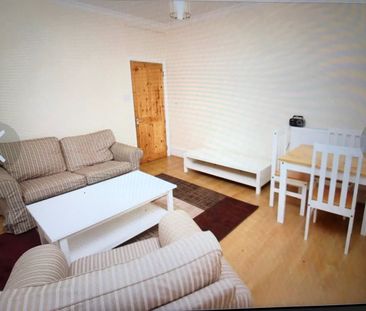 3 Bed Flat, Rushcroft Rd, SW2 - Photo 2