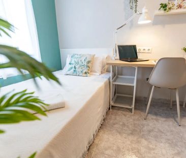 Room in a shared 4-bedroom apartment for rent in Murcia perfect for... - Photo 4