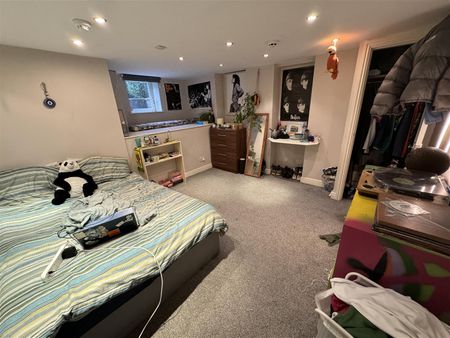 Newport Mount, Burley, LS6 3DB, Leeds - Photo 5