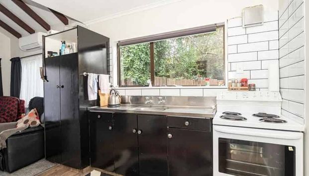 Tidy one bedroom flat close to town - Photo 1