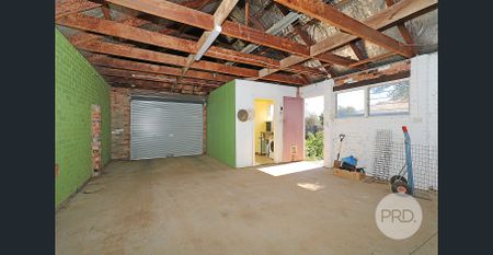 35 Bluett Crescent, Turvey Park NSW 2650 - Photo 3