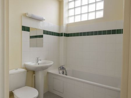 Libre le ..Maintenant Mt Loyer :503,43 Mt des charges :83,4 - Photo 4