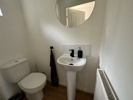 Wordsworth Avenue, Stratford-upon-Avon, CV37 - Photo 3