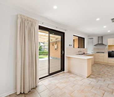 Spacious Family Home Opposite Padulesi Park - Photo 4
