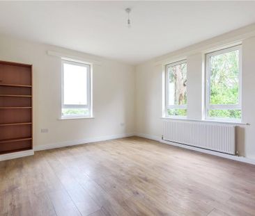 5 bedroom detached house to rent - Photo 2