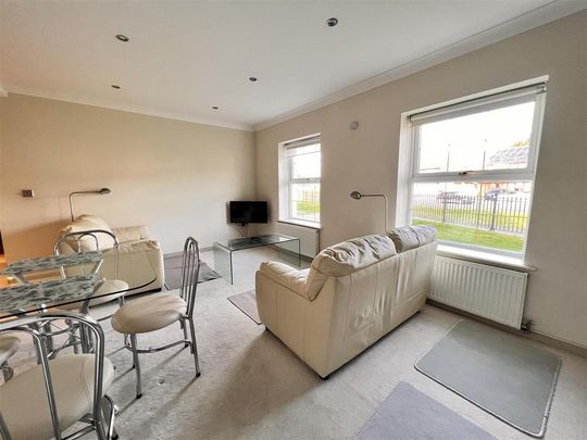 2 bedroom flat to rent - Photo 1