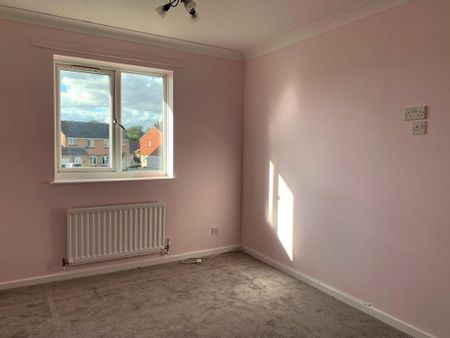 3 bedroom semi-detached house to rent - Photo 5