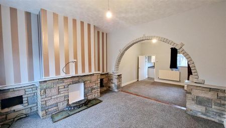 3 bedroom semi-detached house to rent - Photo 4