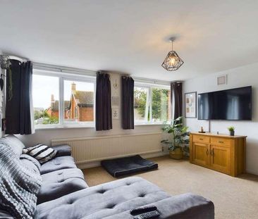 Long Meadow, Bedgrove, Aylesbury, HP21 - Photo 3