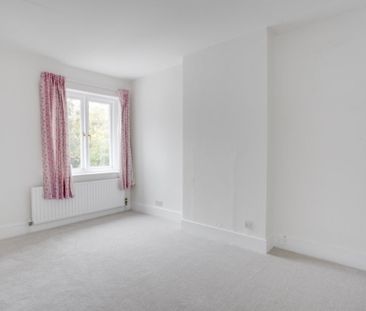 4 bedroom semi-detached house to rent - Photo 2