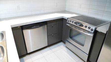 2 Bedroom, 2 Bath Beltline Condo! - Photo 3