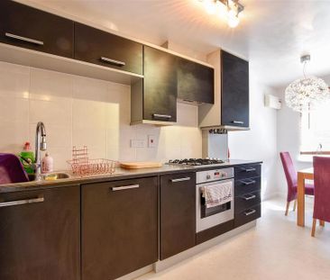 3 bedroom end of terrace house to rent - Photo 4