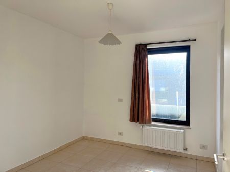 Ruim appartement met 2 slaapkamers, balkon en garage. - Foto 4