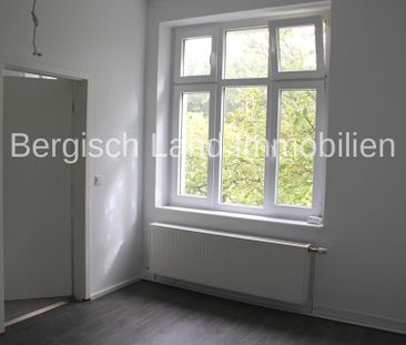 Charmante Hochparterre-Wohnung in zentrumsnaher Lage von Gummersbach! - Photo 1