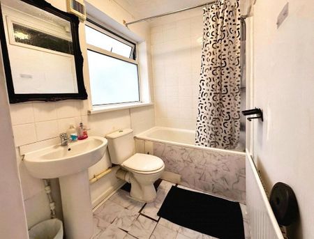 4 bedroom terraced house to rent - Photo 2