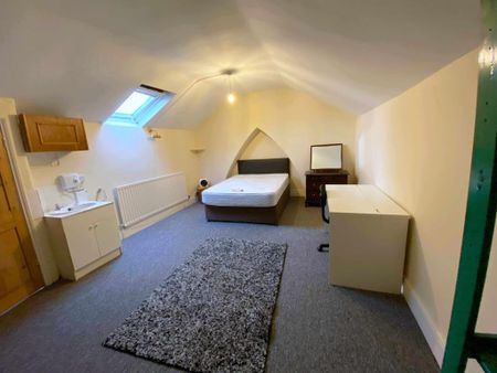 4 bedroom terraced house to rent - Photo 5