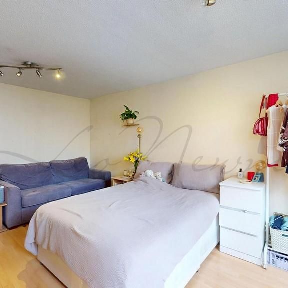 3 bedroom flat to rent - Photo 1