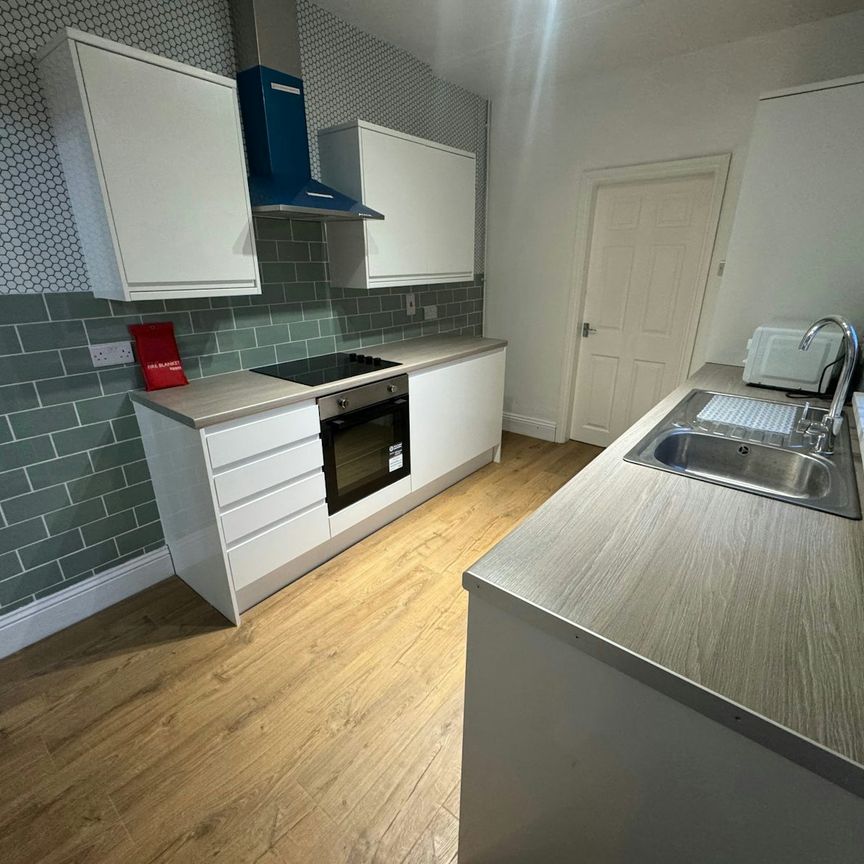 End of terrace house to rent on - Photo 1