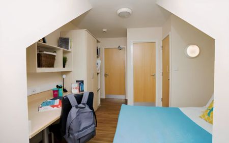 Single En-suite Bedroom - Photo 3