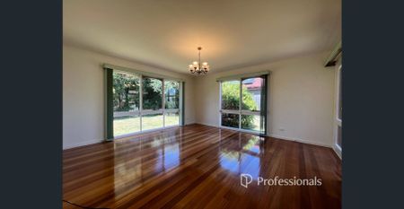 Spacious Family Home in Burwood East - Photo 2