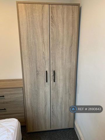 1 bedroom in a house share to rent - Photo 4