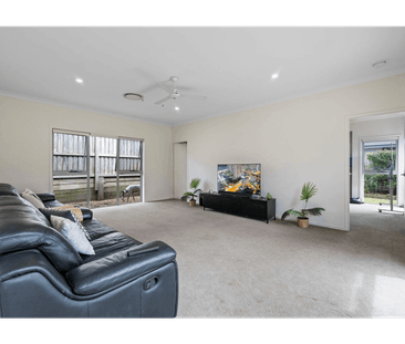 Five Bedroom Executive Mirvac Home - Photo 2