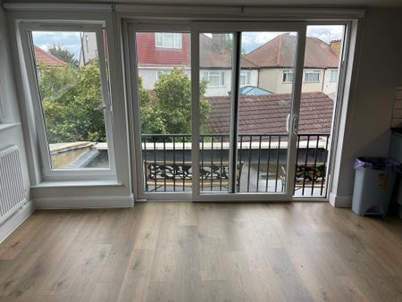 4 bedroom apartment to rent - Photo 2