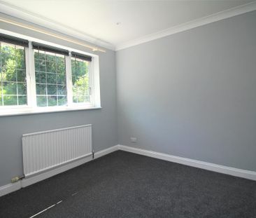 4 bedroom end of terrace house to rent - Photo 4